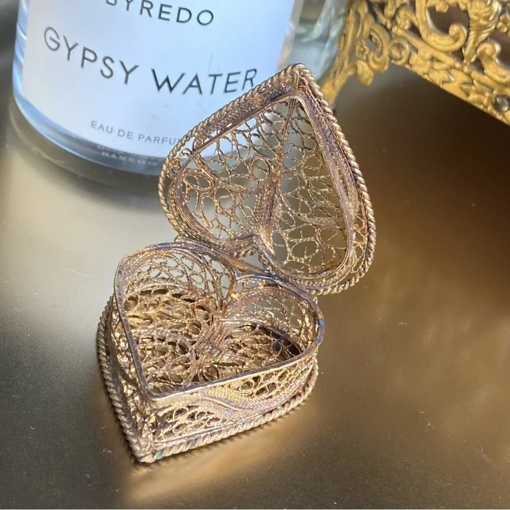 𝅺antique Signed CU Gold Gilt Filigree 1.5” mini heart proposal box